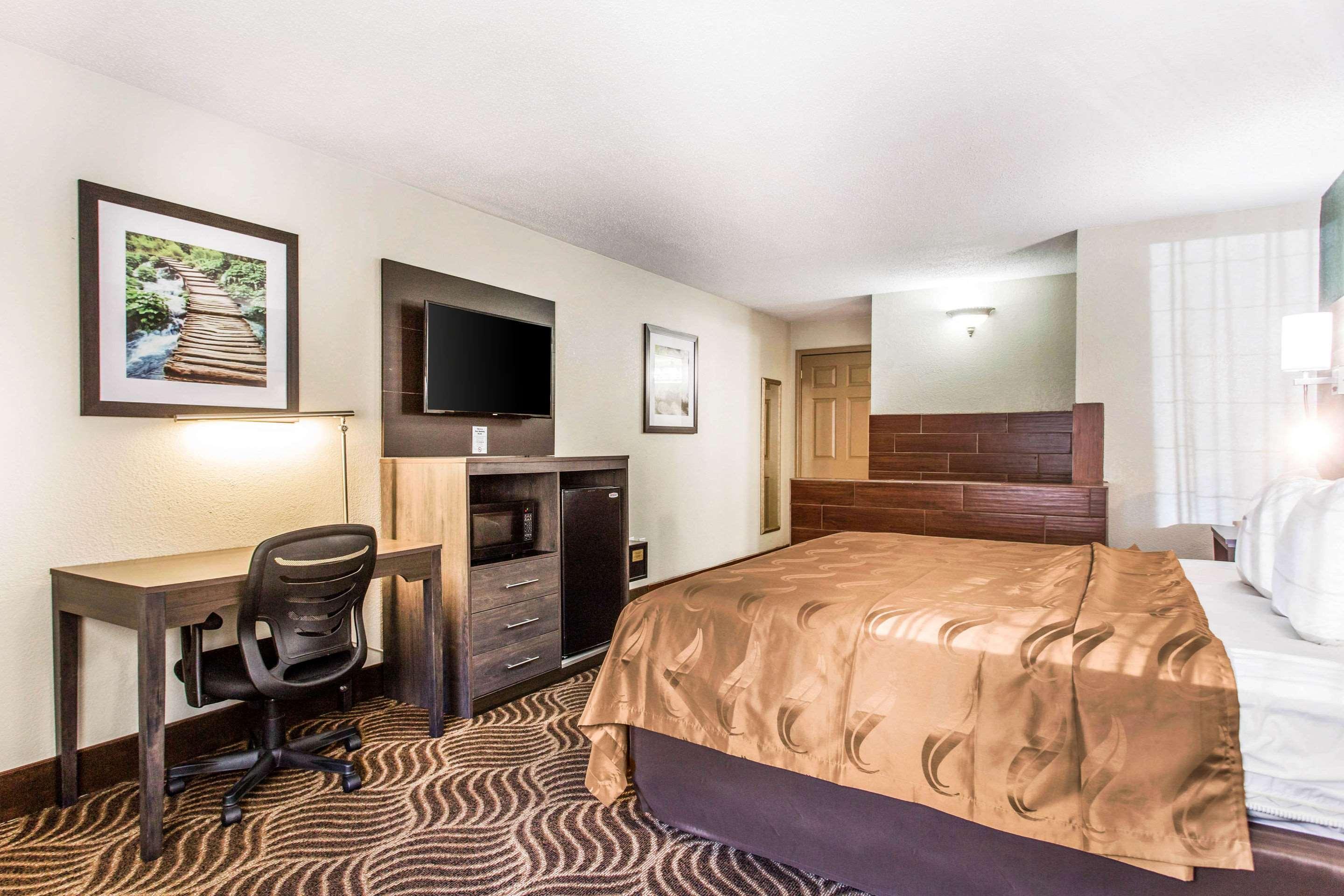 Quality Inn Блэк-Маунтин Экстерьер фото