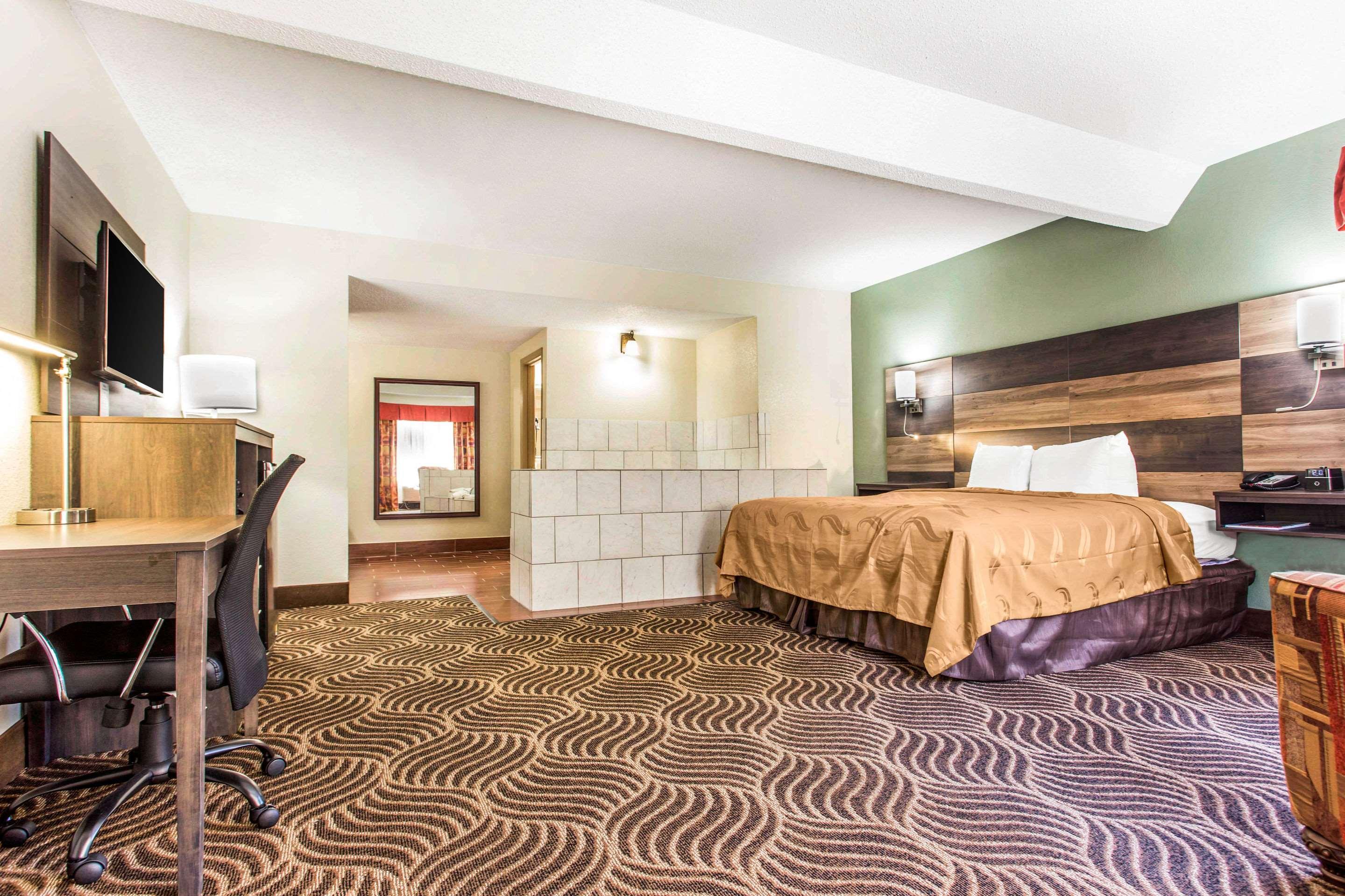 Quality Inn Блэк-Маунтин Экстерьер фото