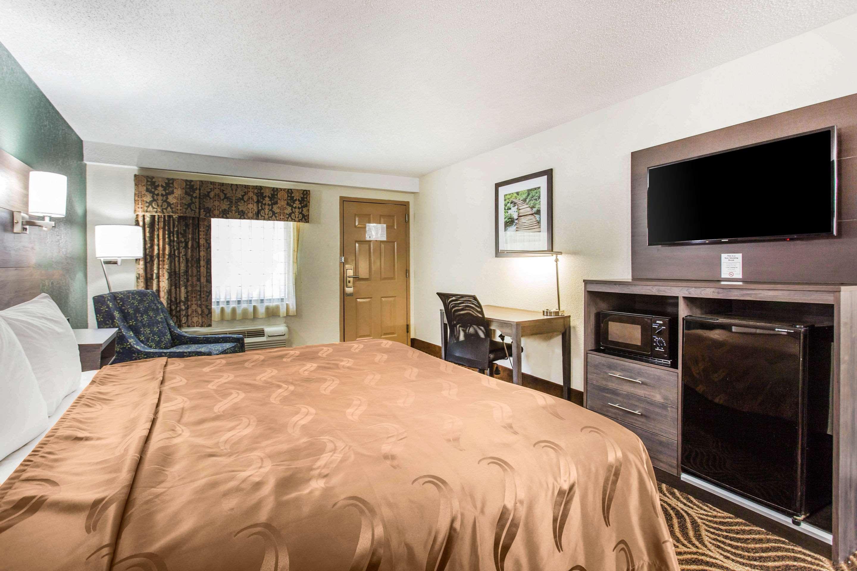 Quality Inn Блэк-Маунтин Экстерьер фото