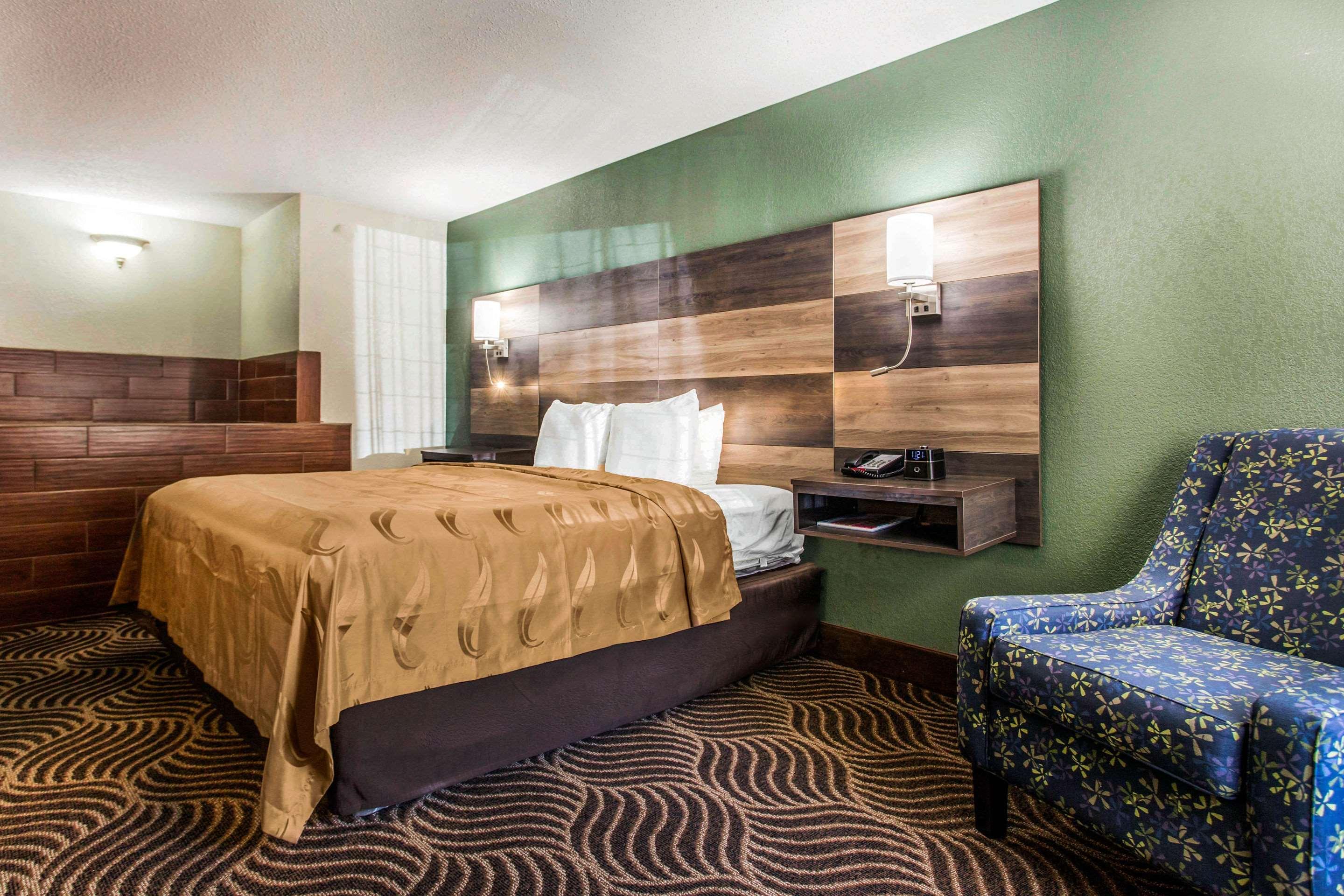 Quality Inn Блэк-Маунтин Экстерьер фото