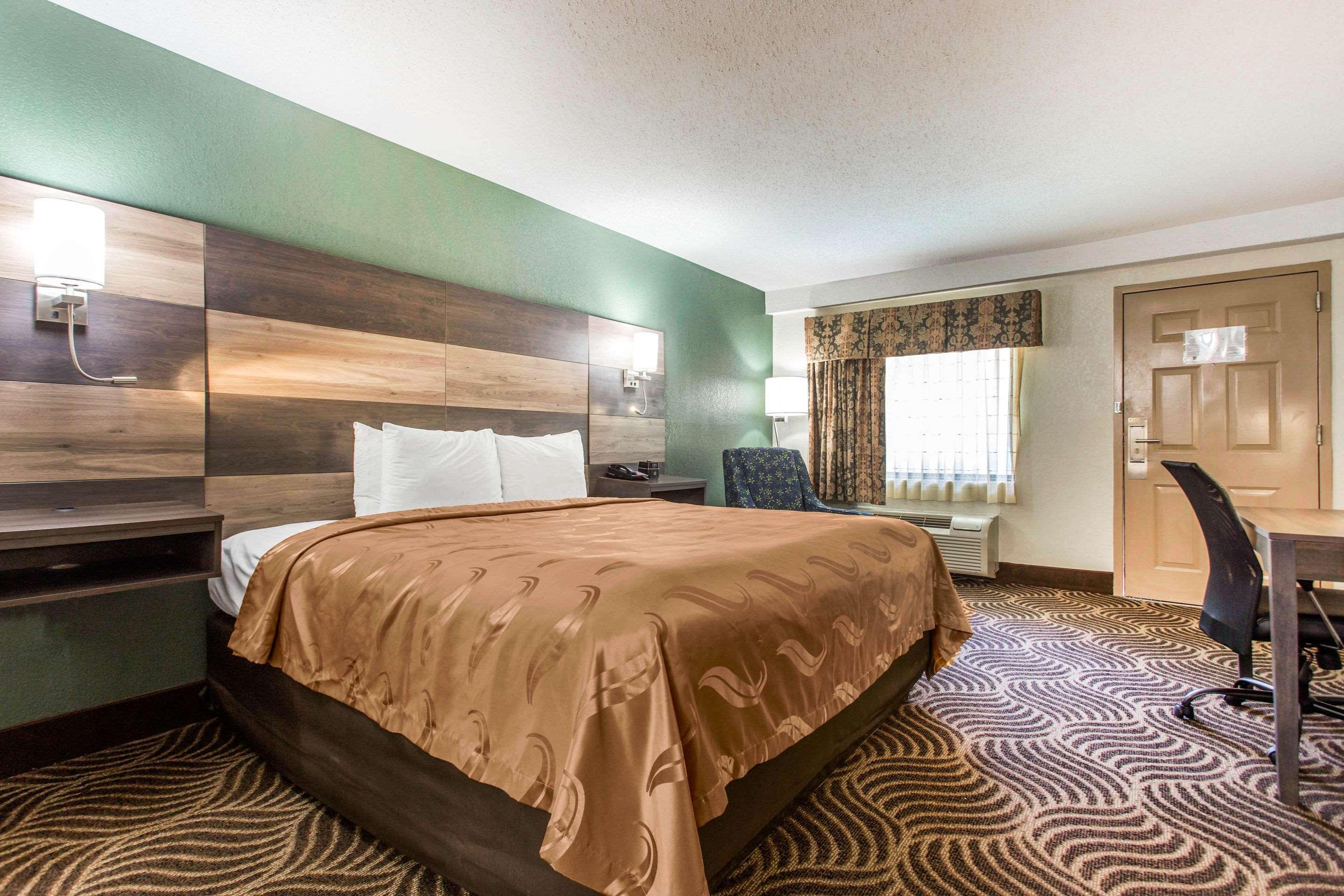 Quality Inn Блэк-Маунтин Экстерьер фото