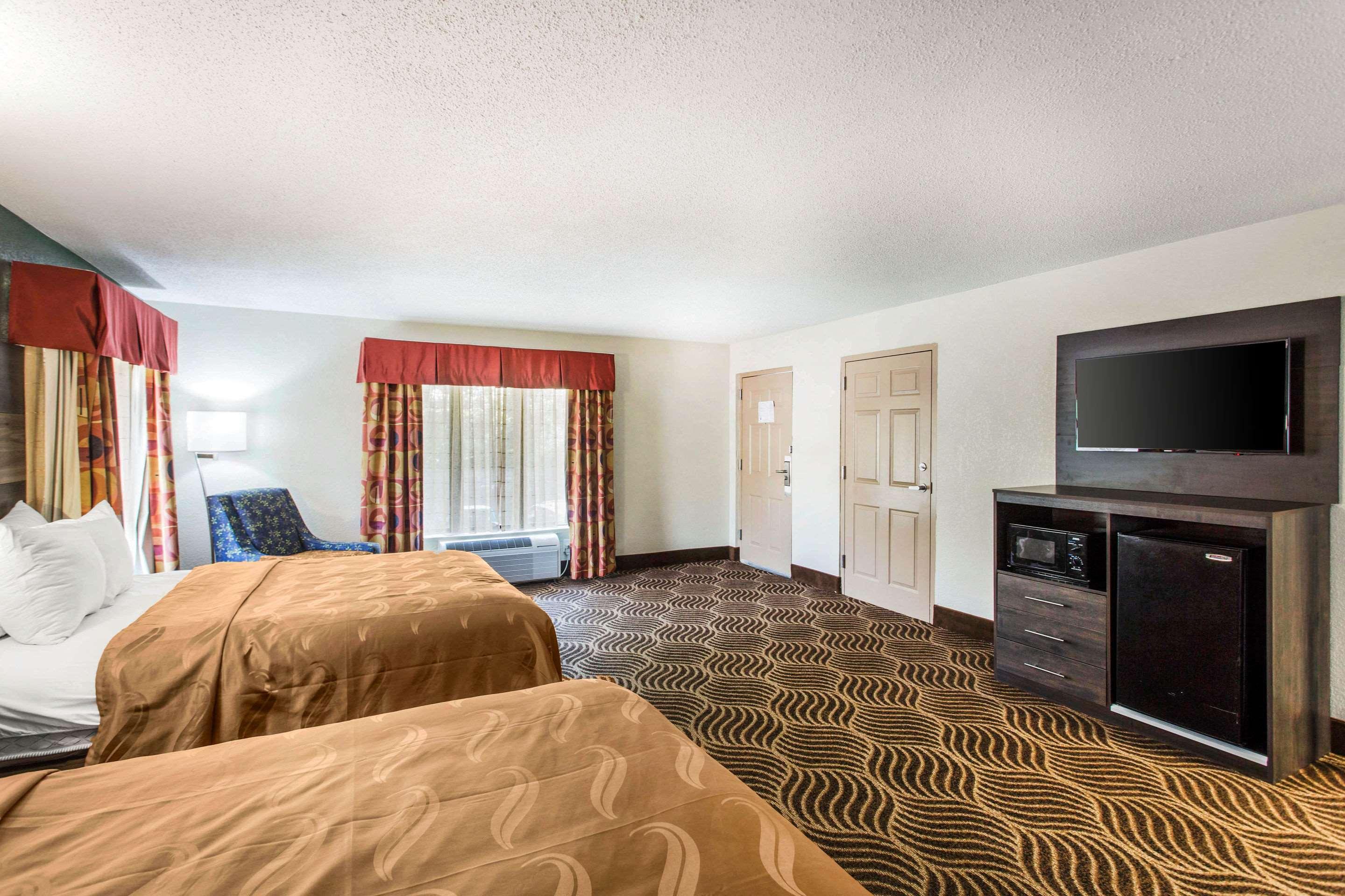 Quality Inn Блэк-Маунтин Экстерьер фото