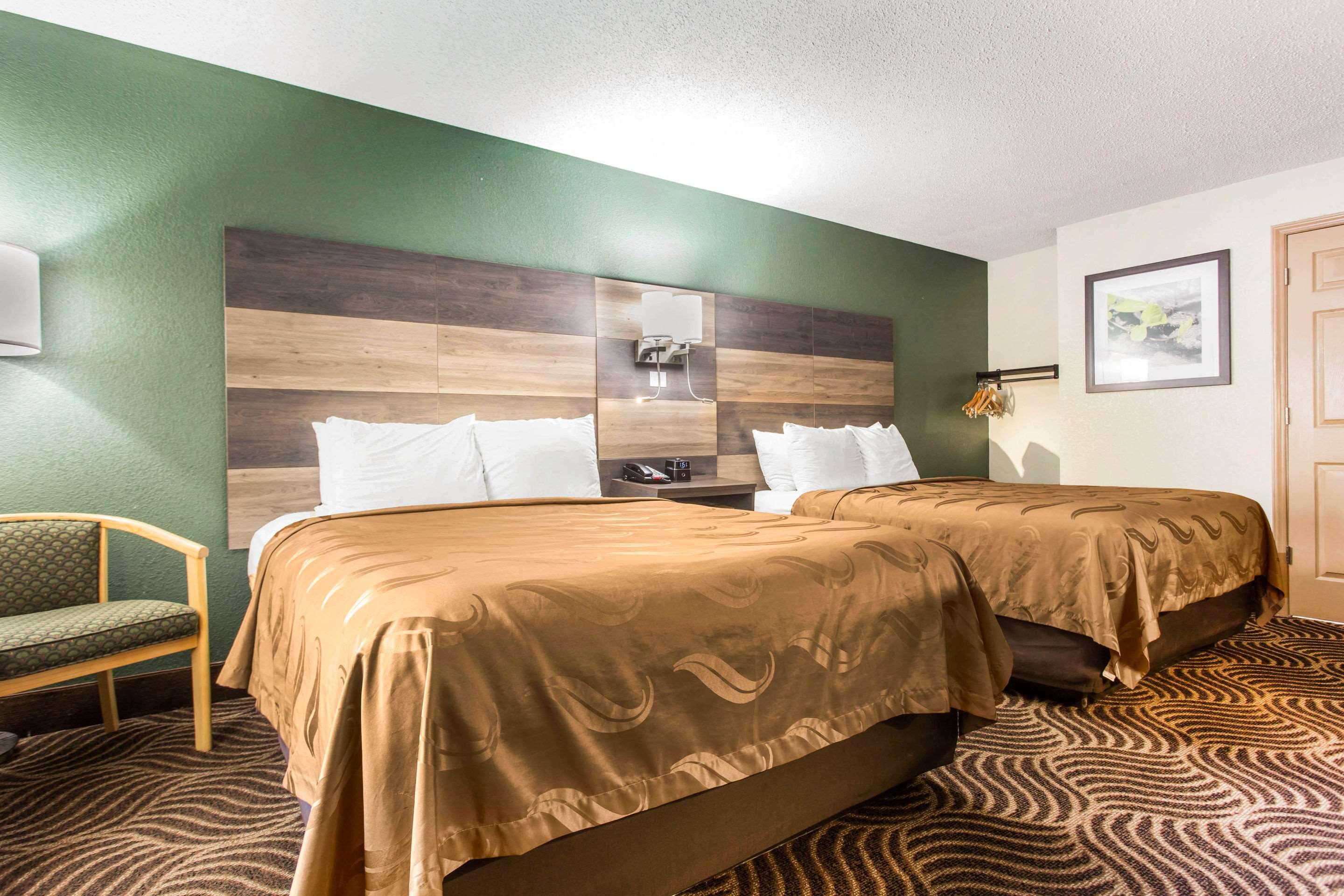 Quality Inn Блэк-Маунтин Экстерьер фото