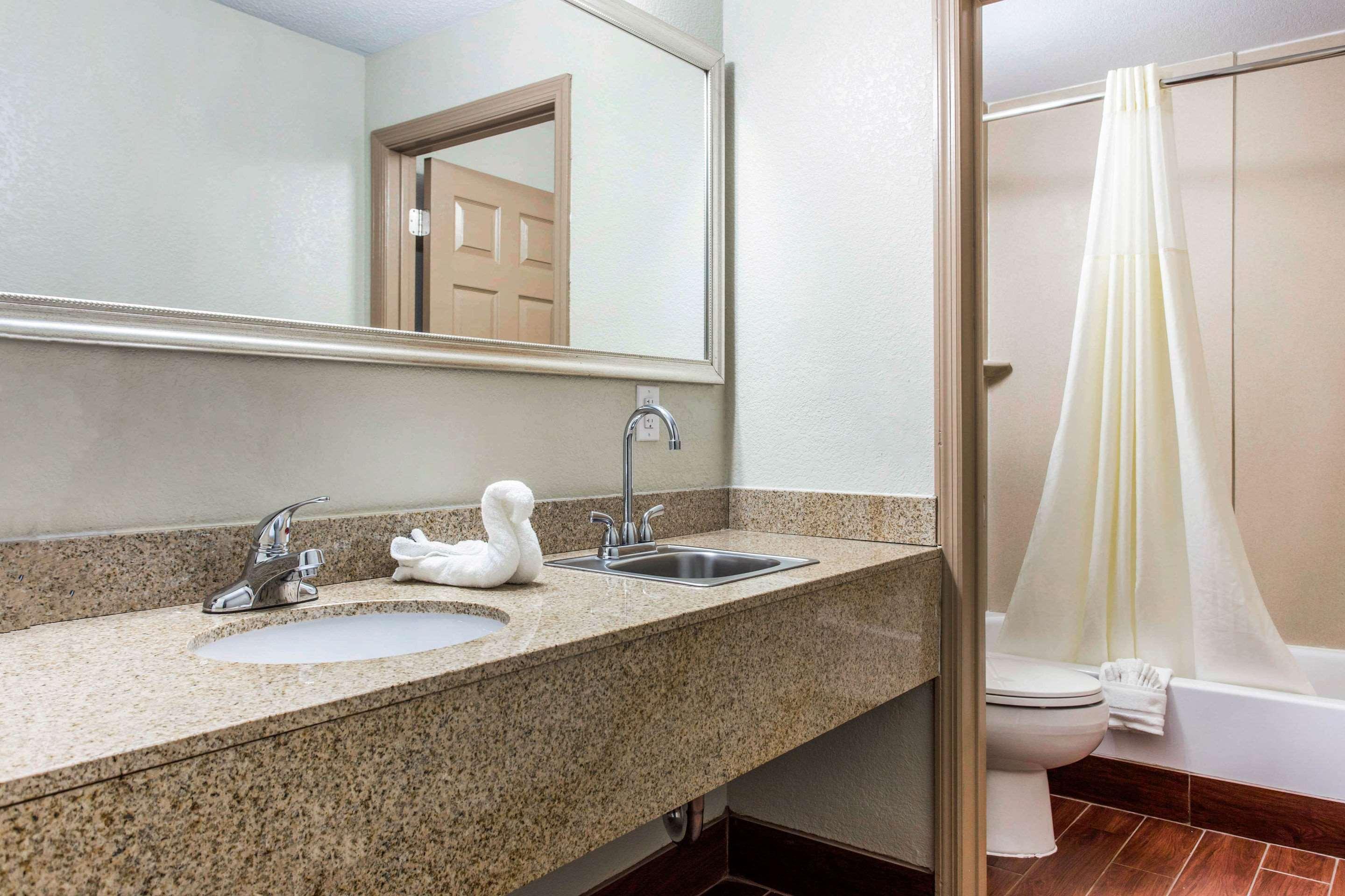 Quality Inn Блэк-Маунтин Экстерьер фото