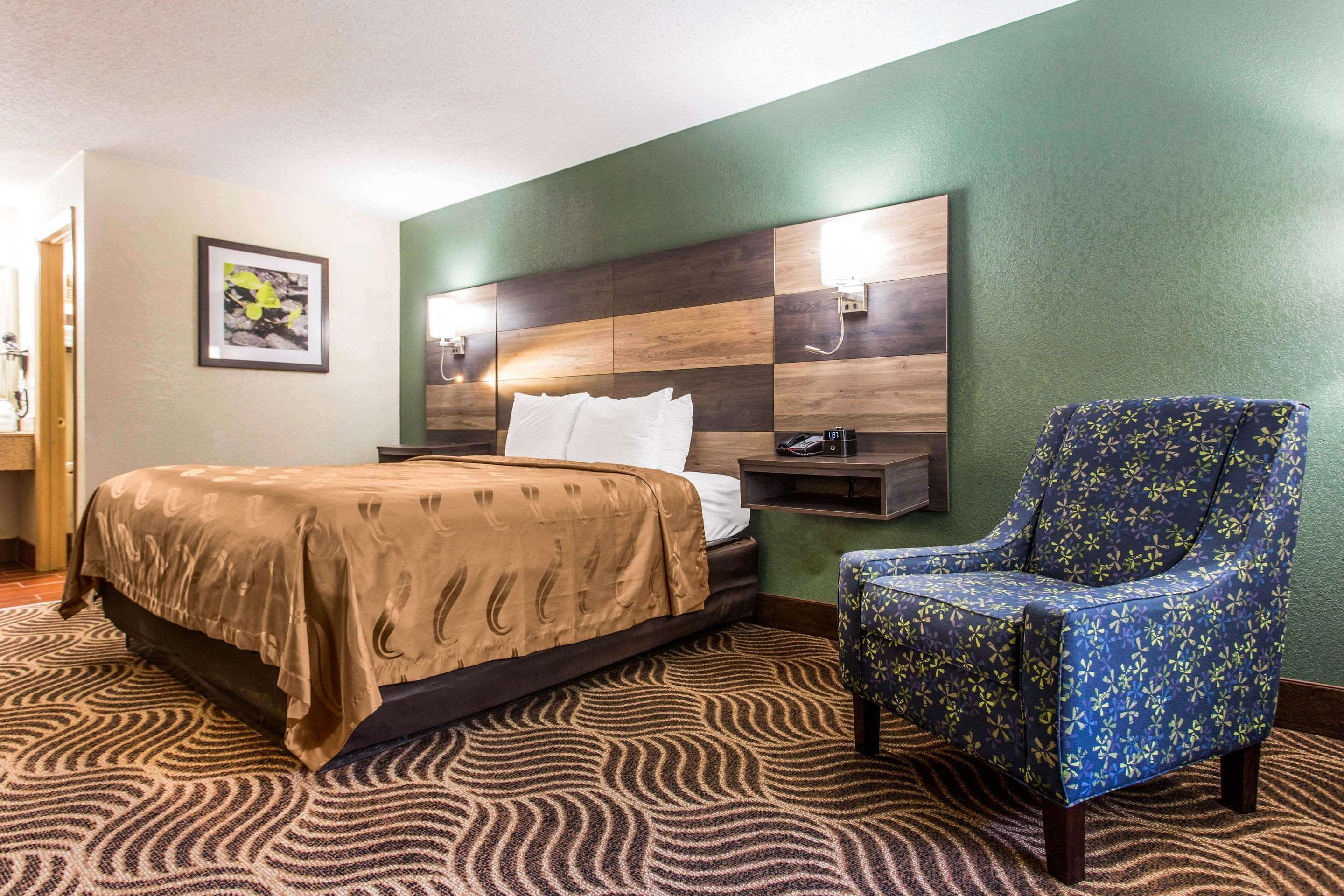 Quality Inn Блэк-Маунтин Экстерьер фото