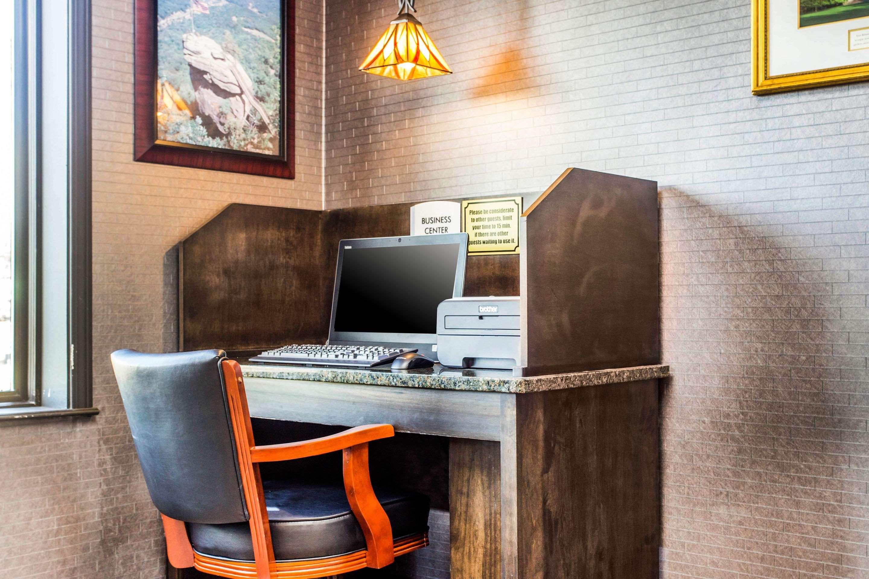 Quality Inn Блэк-Маунтин Экстерьер фото