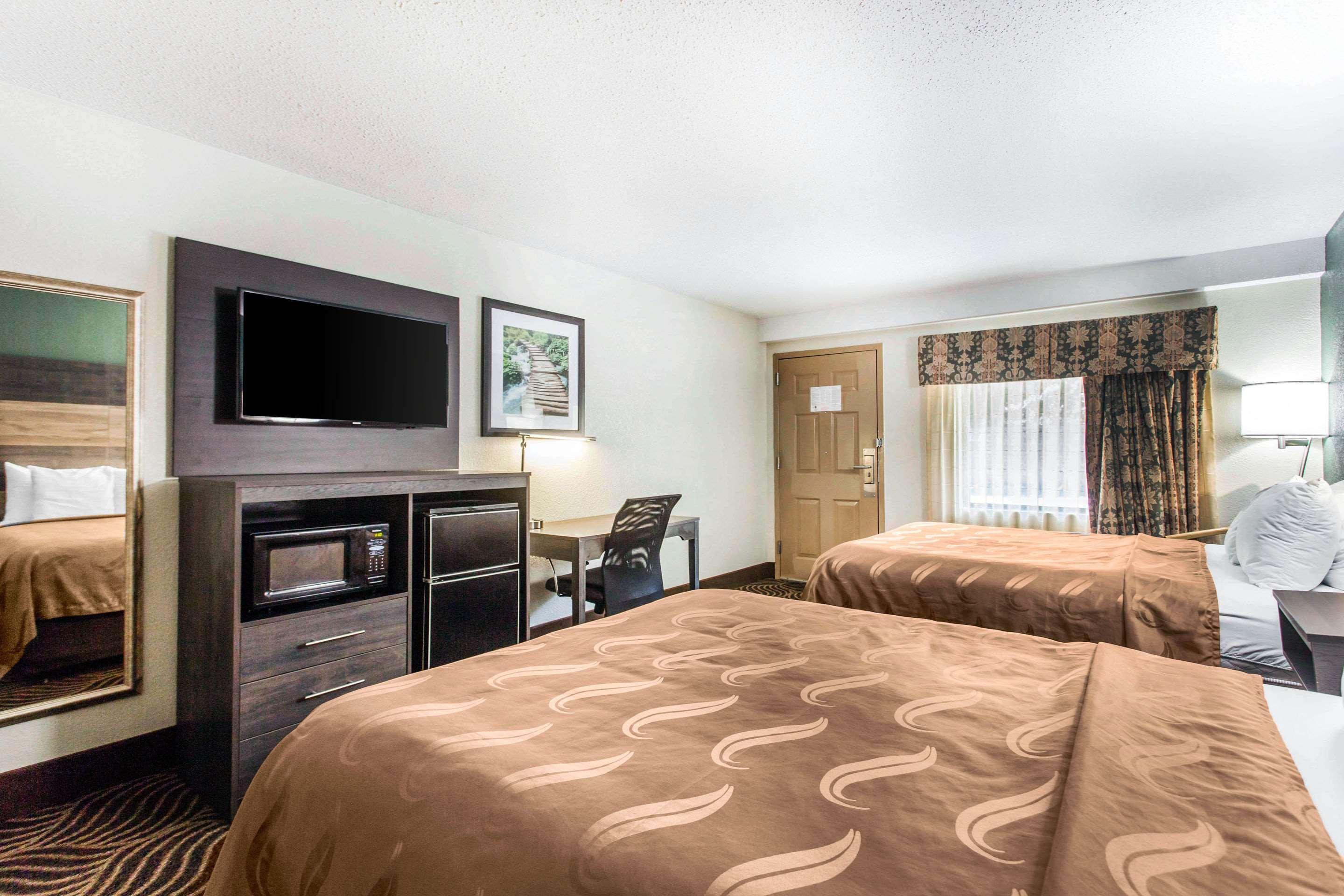 Quality Inn Блэк-Маунтин Экстерьер фото