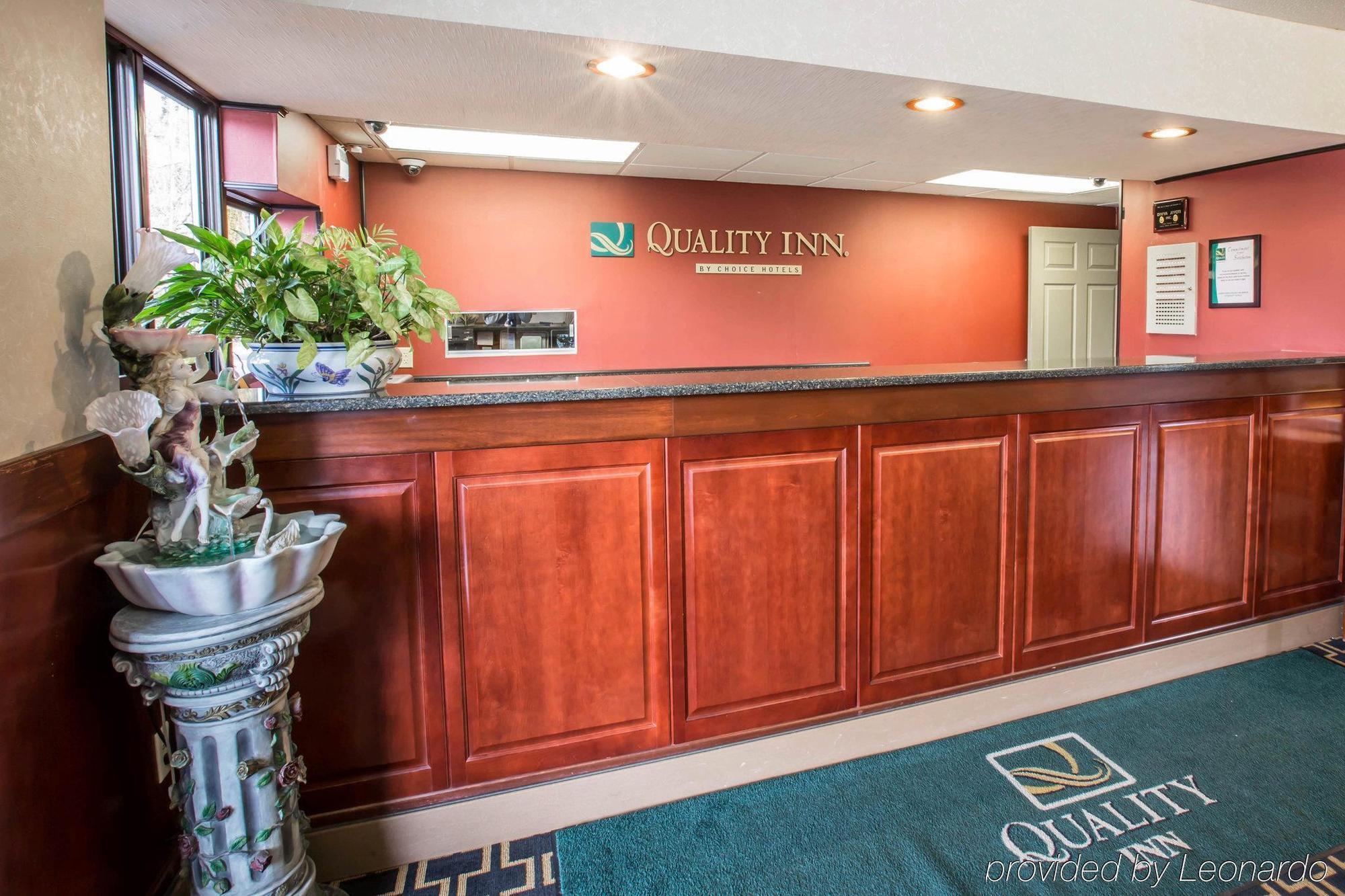Quality Inn Блэк-Маунтин Экстерьер фото