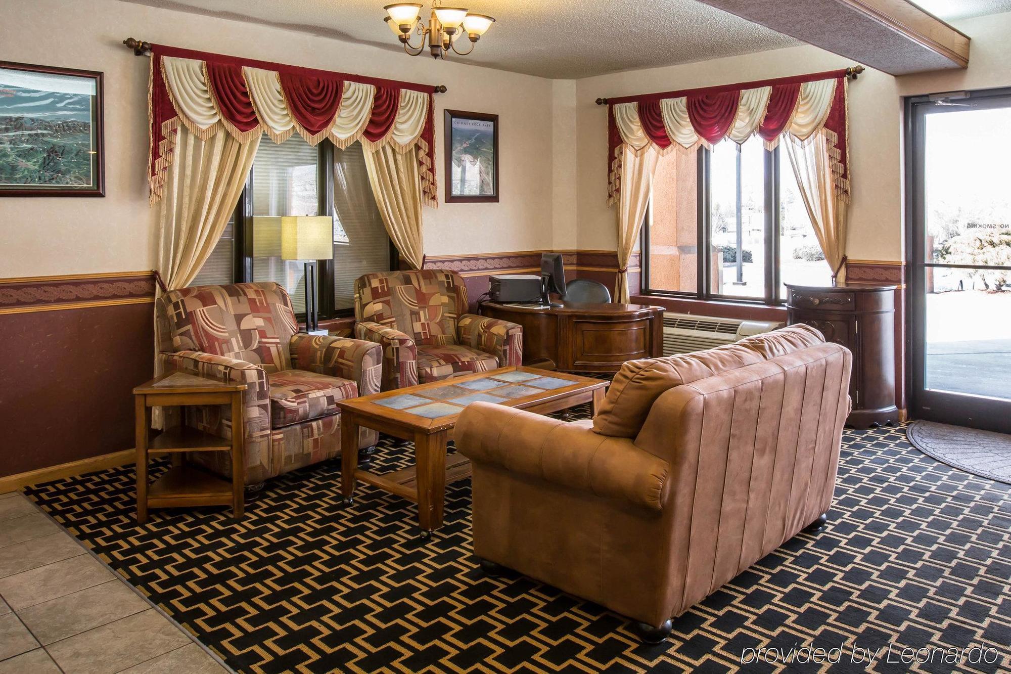 Quality Inn Блэк-Маунтин Экстерьер фото