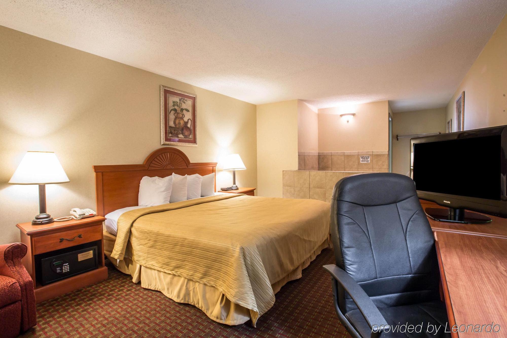 Quality Inn Блэк-Маунтин Экстерьер фото