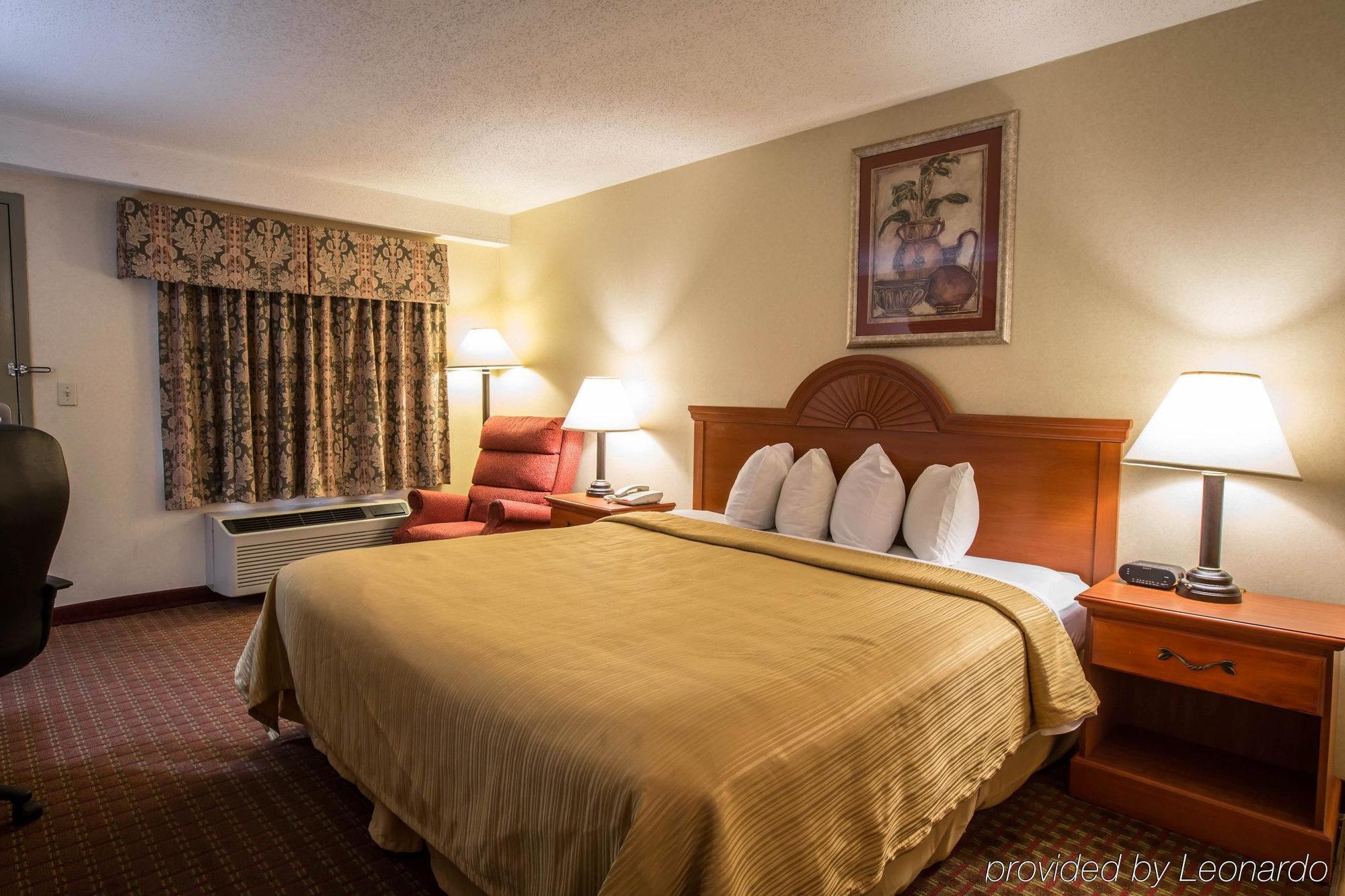 Quality Inn Блэк-Маунтин Экстерьер фото