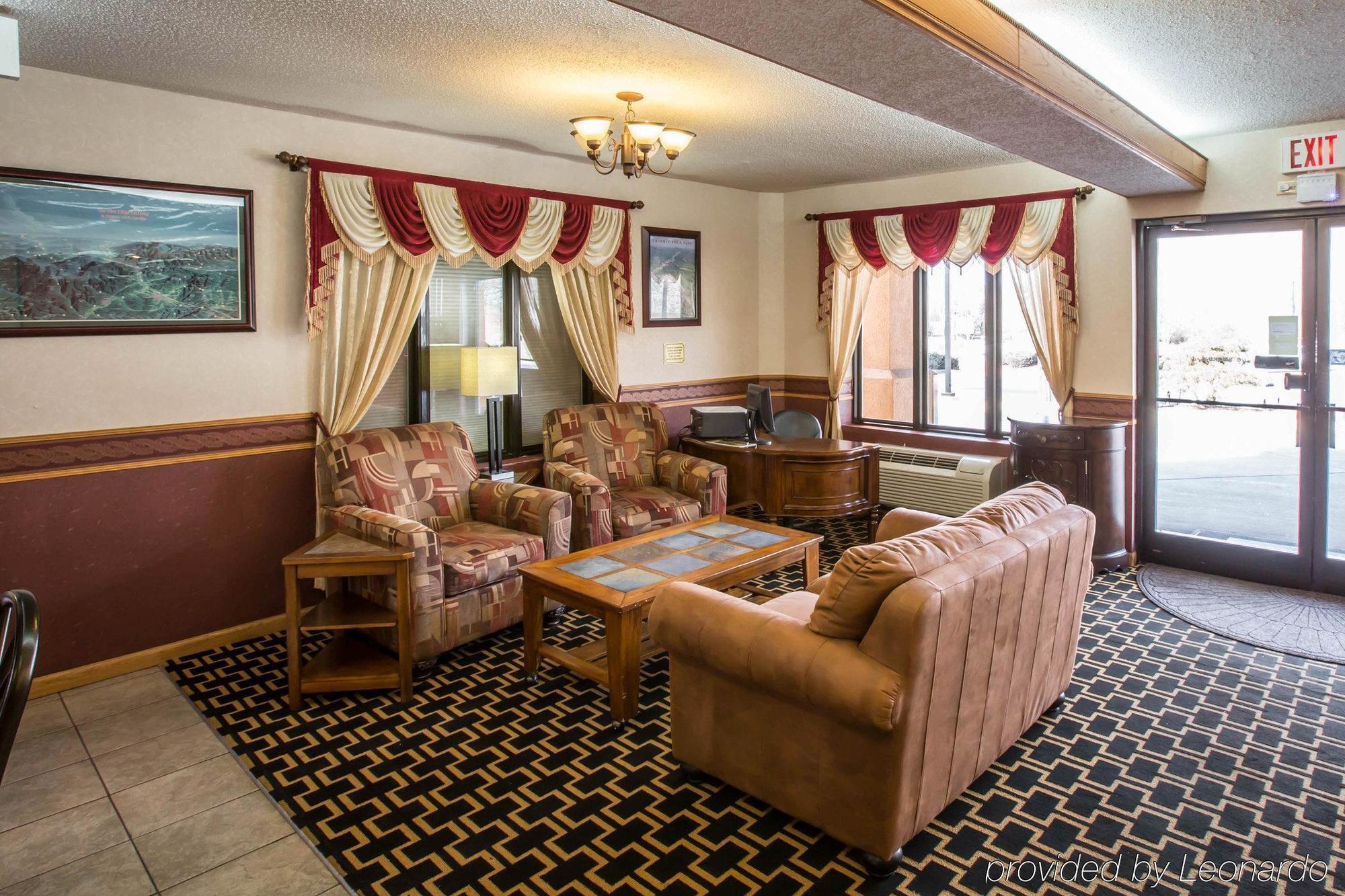 Quality Inn Блэк-Маунтин Экстерьер фото