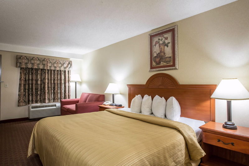 Quality Inn Блэк-Маунтин Экстерьер фото