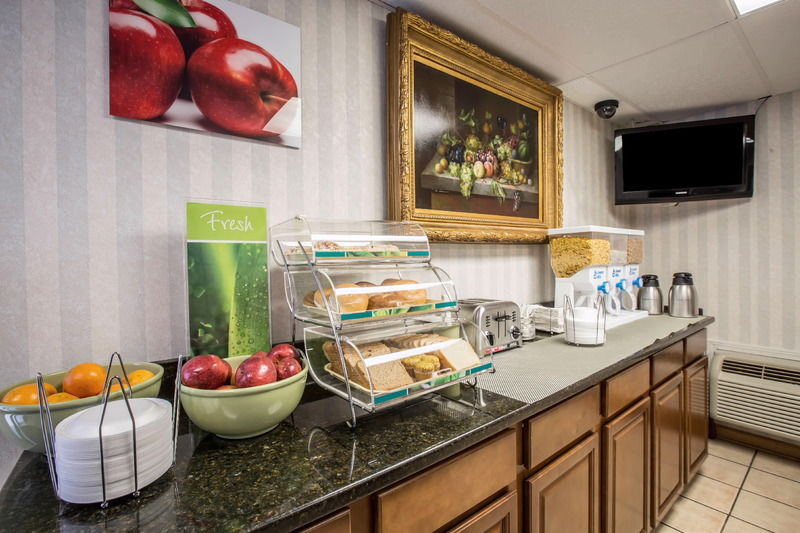 Quality Inn Блэк-Маунтин Экстерьер фото