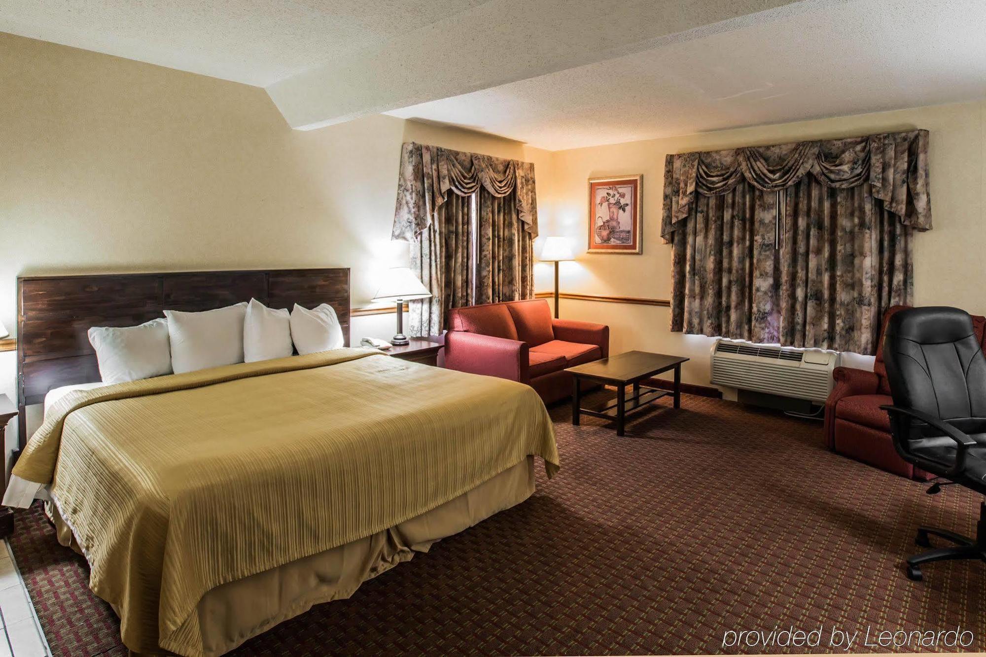 Quality Inn Блэк-Маунтин Экстерьер фото