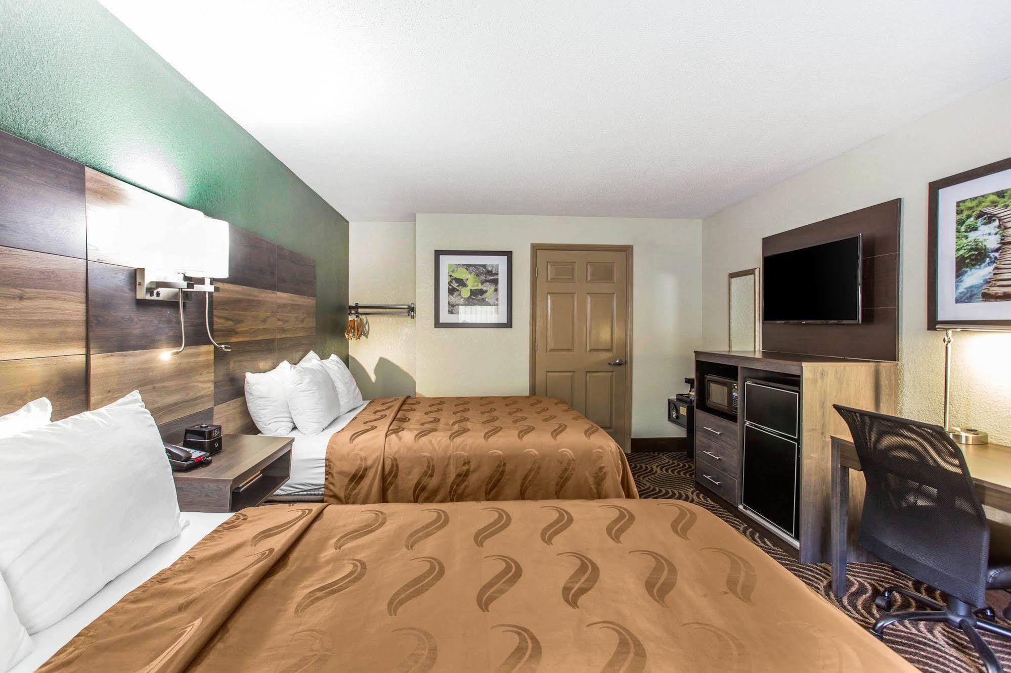 Quality Inn Блэк-Маунтин Экстерьер фото