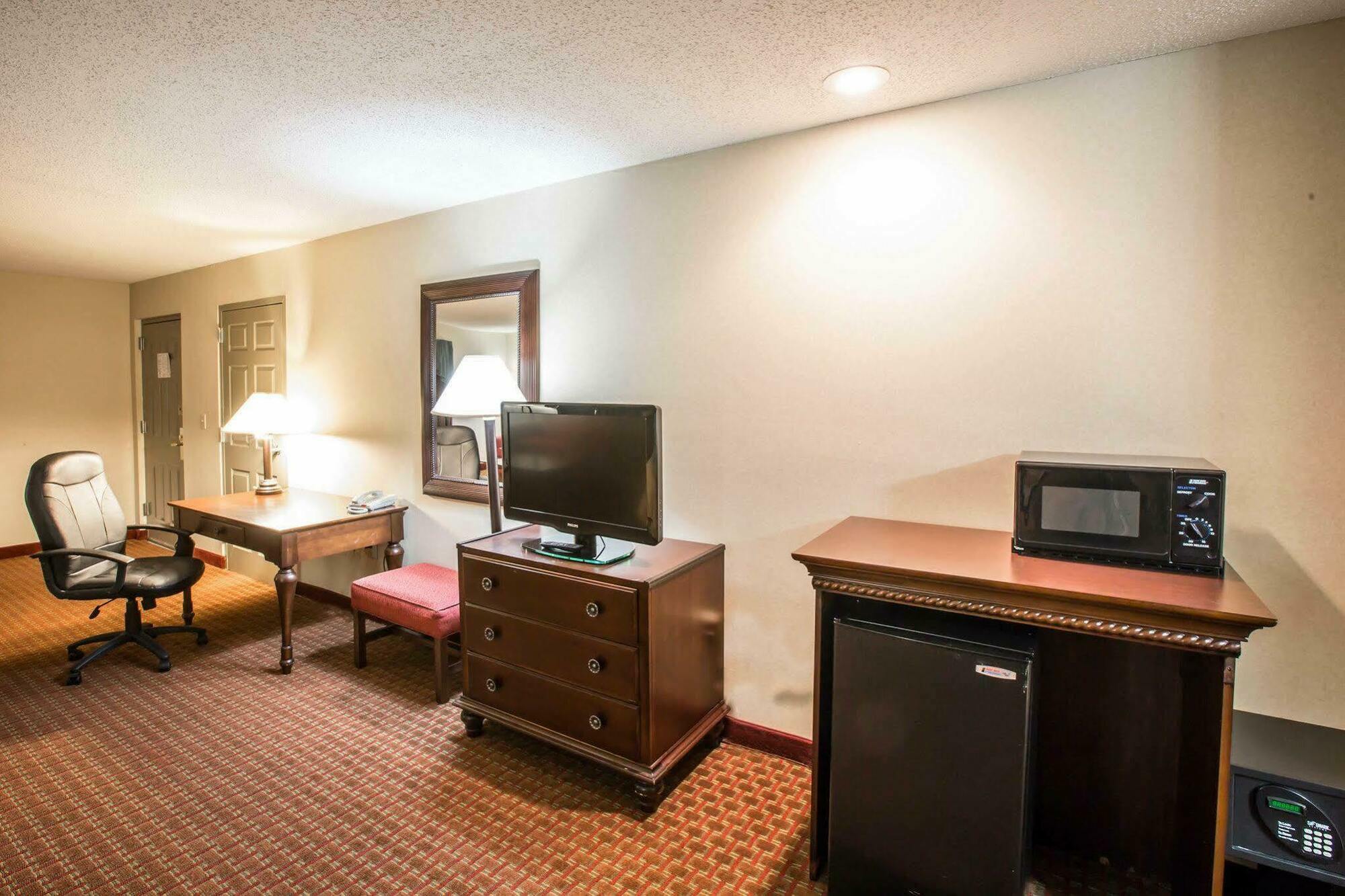 Quality Inn Блэк-Маунтин Экстерьер фото