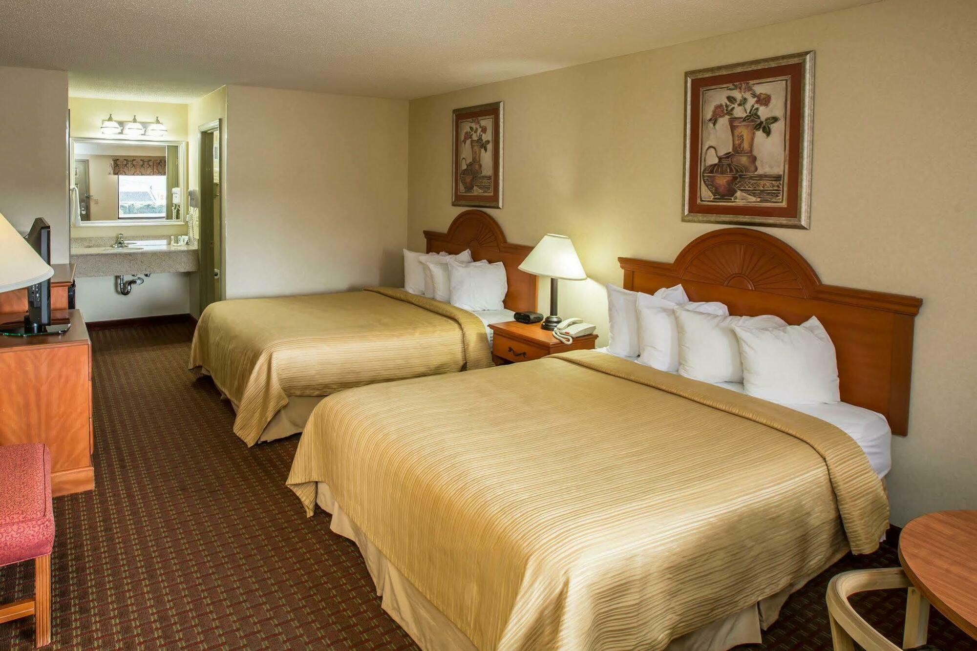Quality Inn Блэк-Маунтин Экстерьер фото